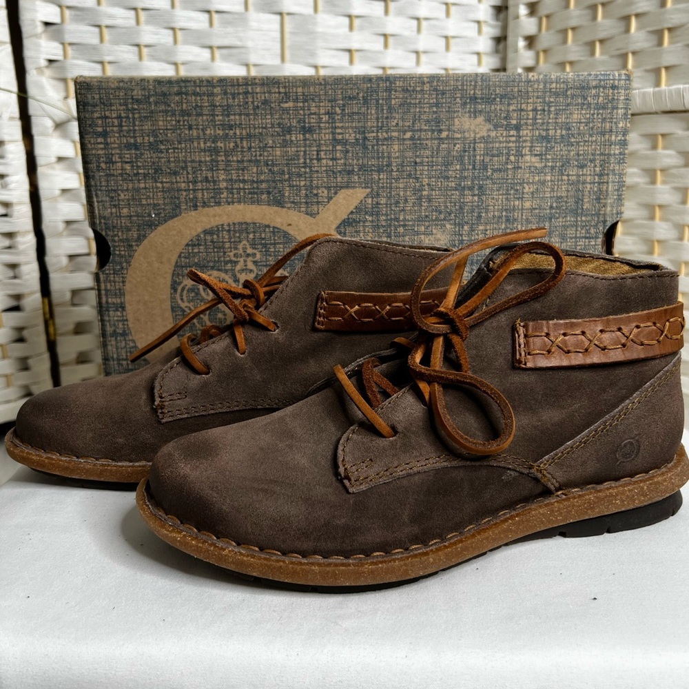 NIB Børn Grey/Gray Cele (Wet Weather) Suede Casual Lace up Ankle Boots Size 6.5